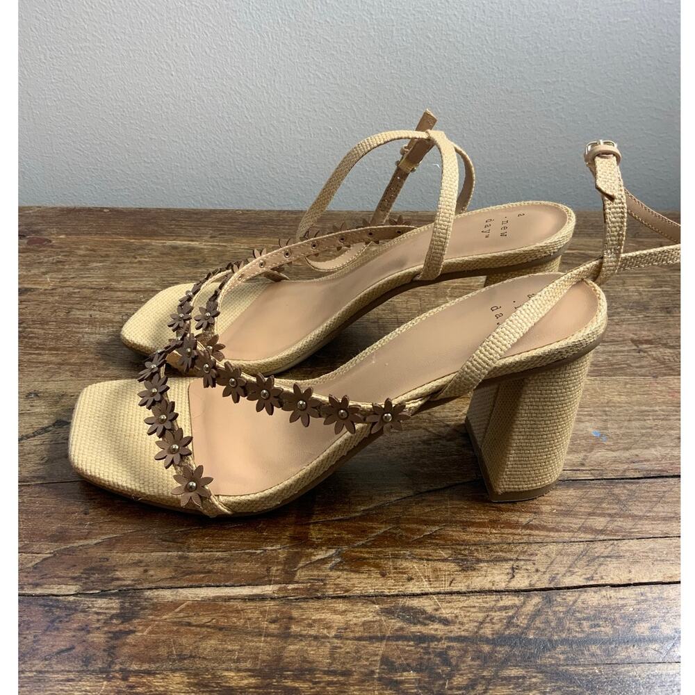 A. New. Day Rattan Flower strappy shoes size 6.5 - Picture 4 of 7